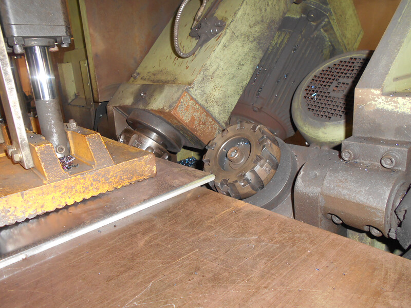 両面自動開先加工のイメージ